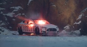 Un proprietar de Tesla și-a aruncat în aer mașina cu dinamită. Care este motivul
